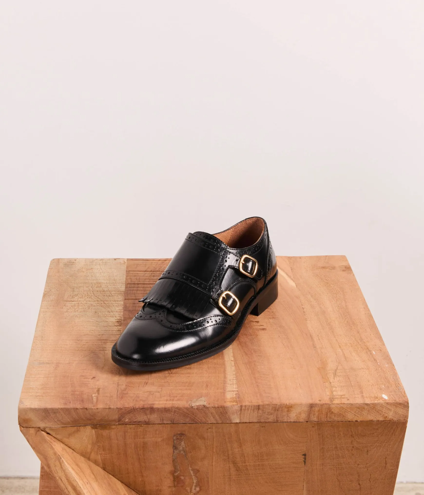 Femme Mellow Yellow Derbies monk noirs Chandler