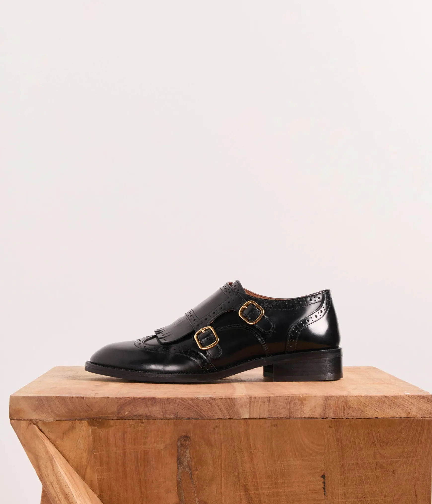 Femme Mellow Yellow Derbies monk noirs Chandler